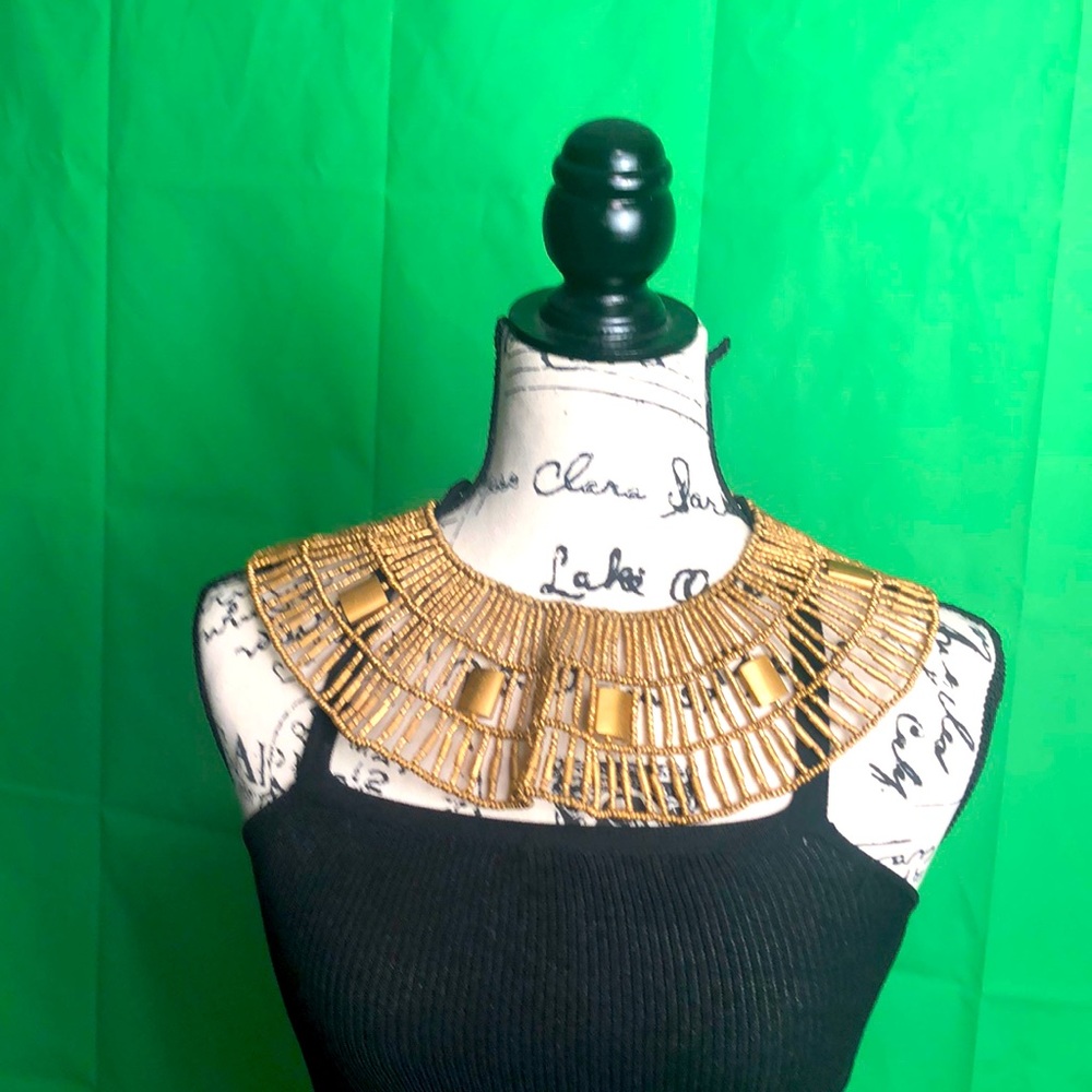 Gold fashion necklace